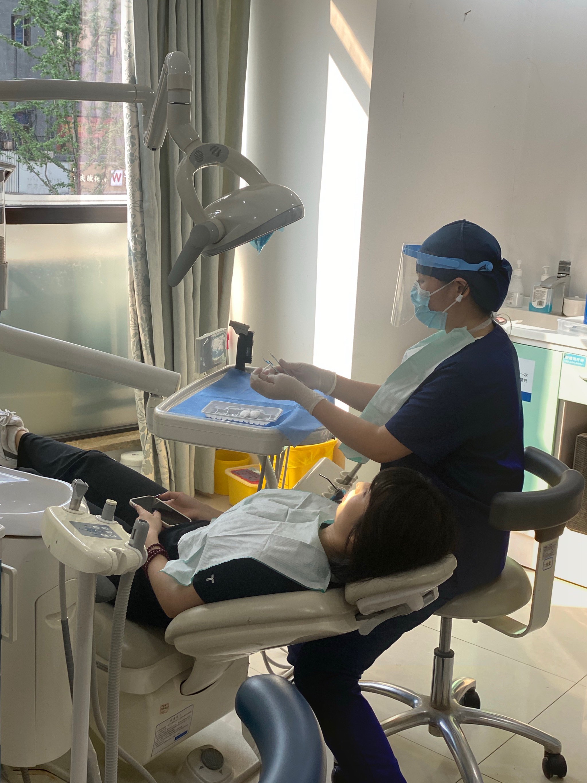 下半口iti种植牙